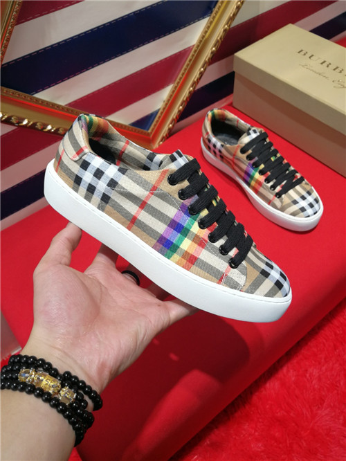 Burberry Shoes-M-011