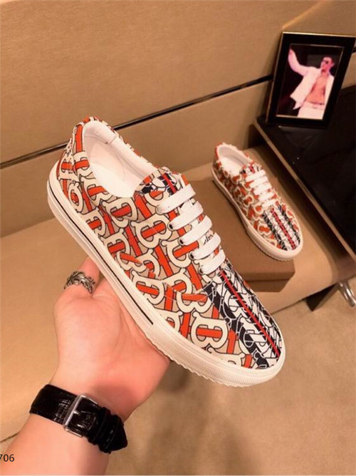 Burberry Shoes-M-156