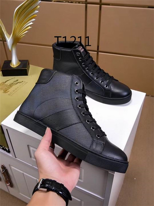 Burberry Shoes-M-022