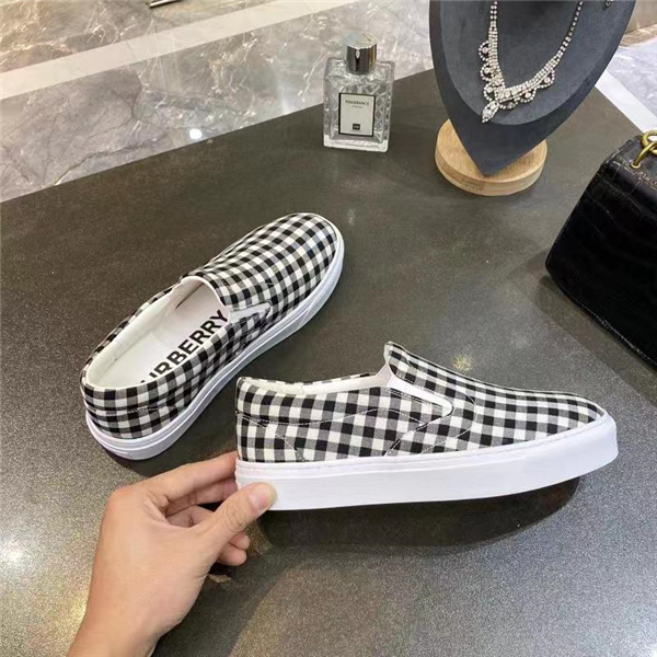 Burberry Shoes-M-307