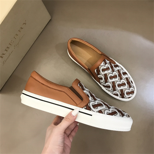 Burberry Shoes-M-321