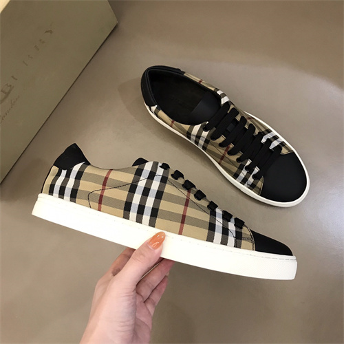Burberry Shoes-M-324