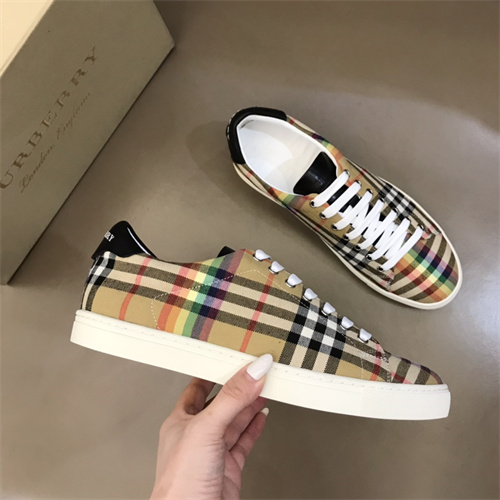 Burberry Shoes-M-325