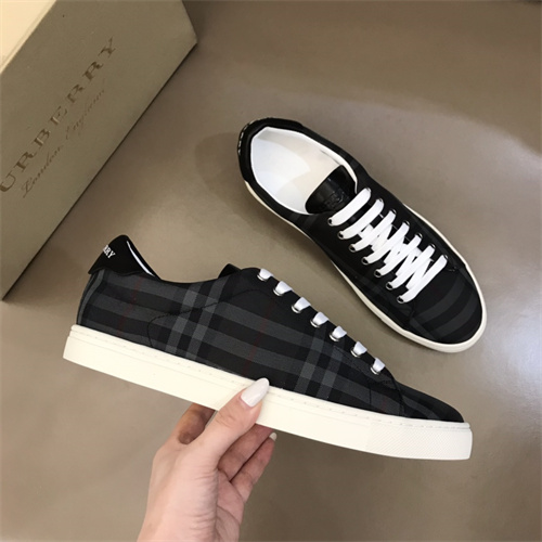 Burberry Shoes-M-326