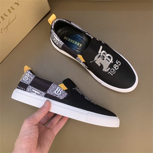 Burberry Shoes-M-331