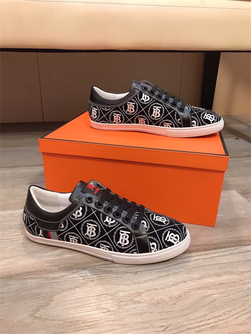 Burberry Shoes-M-337