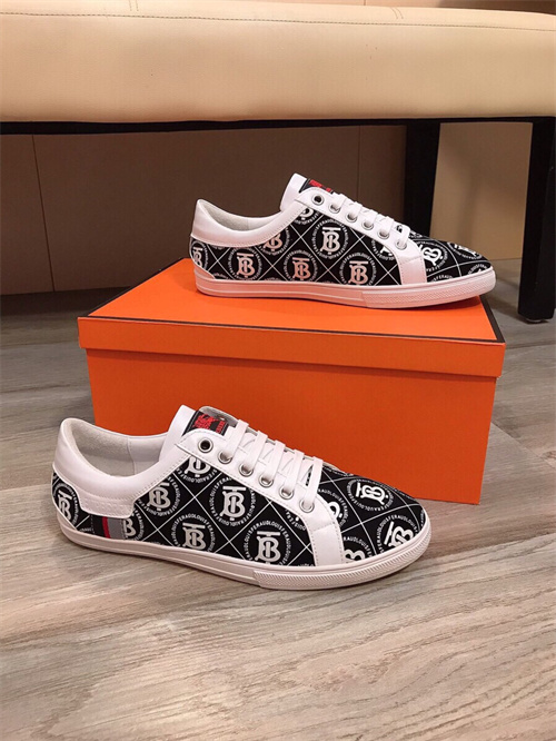 Burberry Shoes-M-338