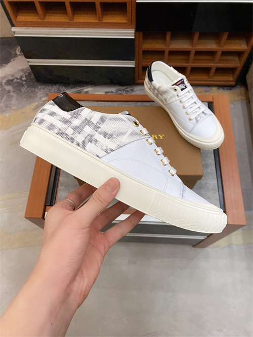 Burberry Shoes-M-356