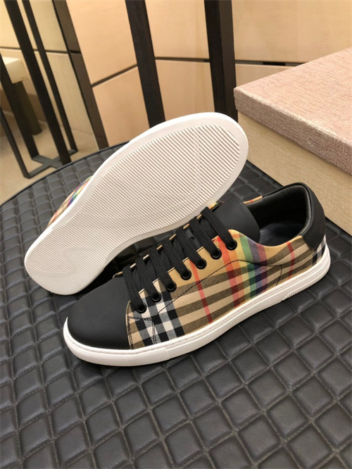 Burberry Shoes-M-373