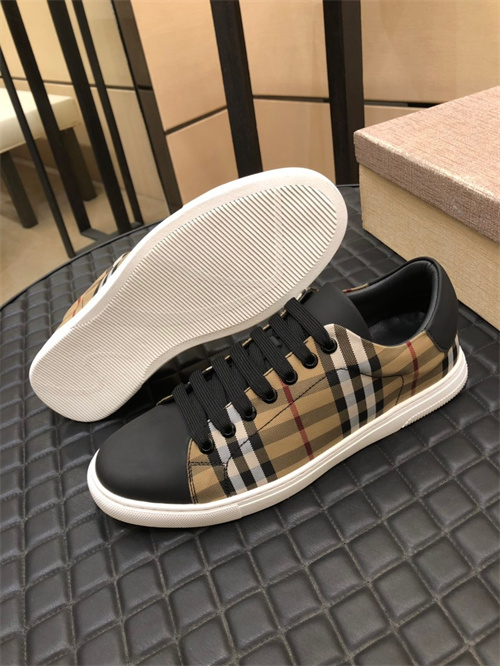 Burberry Shoes-M-374