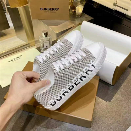 Burberry Shoes-M-375