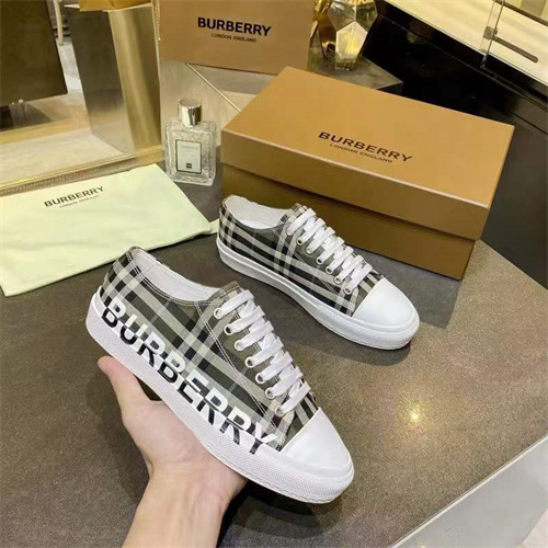 Burberry Shoes-M-376