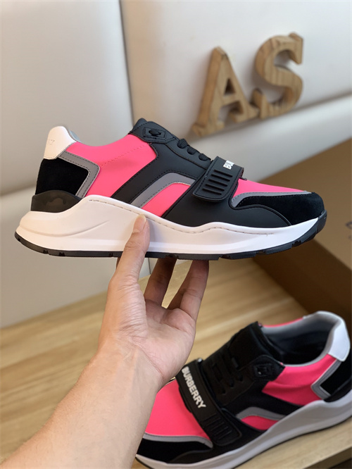 Burberry Shoes-M-396