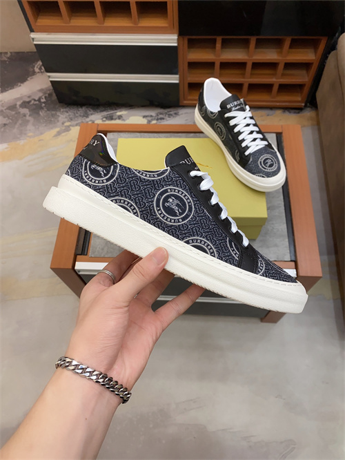 Burberry Shoes-M-399