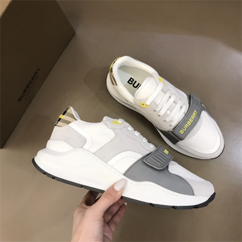 Burberry Shoes-M-401