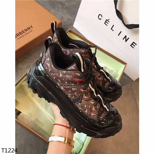 Burberry Shoes-M-041