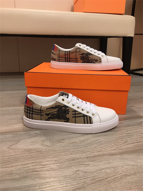 Burberry Shoes-M-444