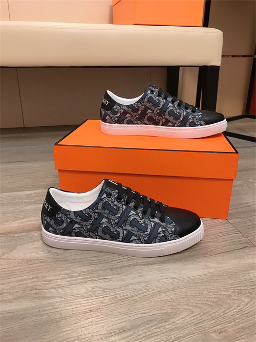 Burberry Shoes-M-445