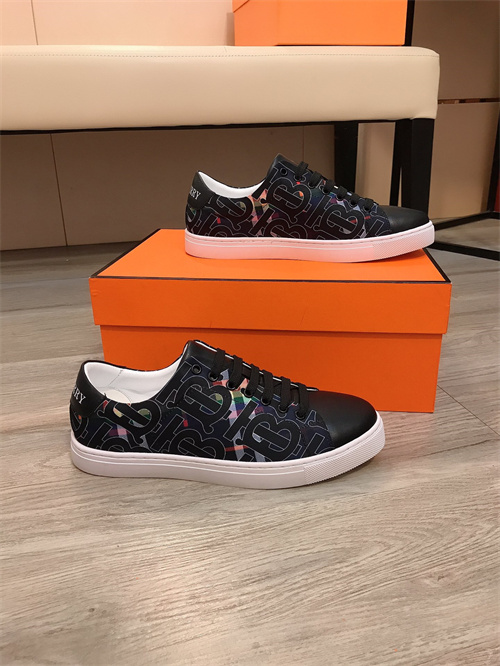 Burberry Shoes-M-446