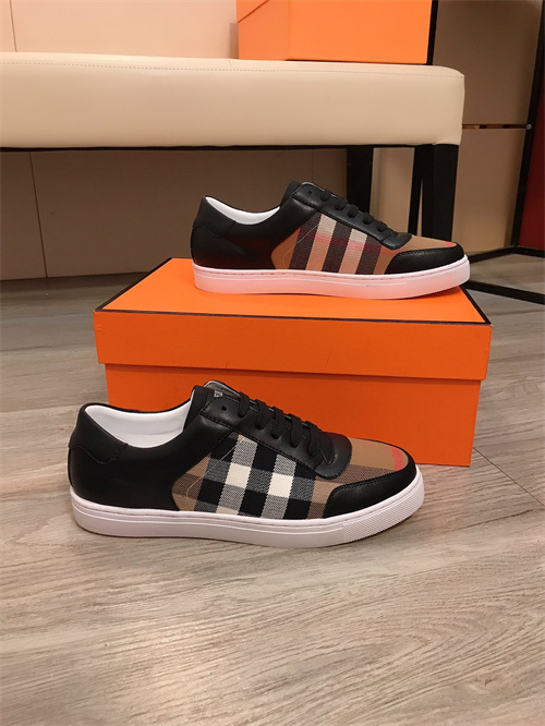 Burberry Shoes-M-447