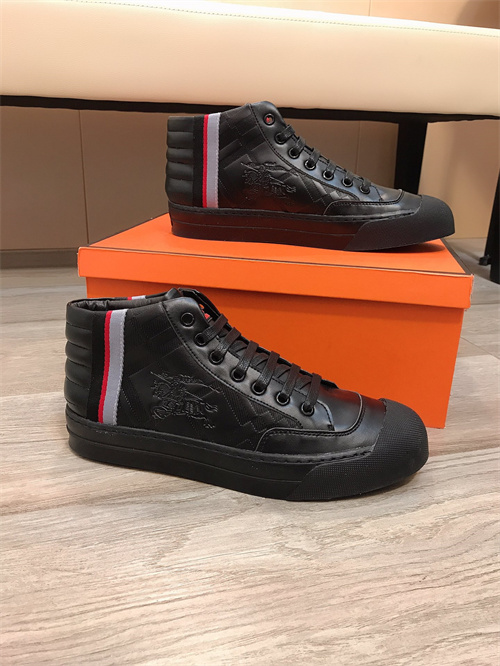 Burberry Shoes-M-454