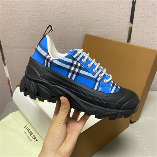 Burberry Shoes-M-480