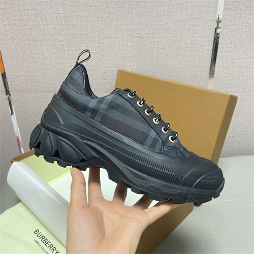 Burberry Shoes-M-483