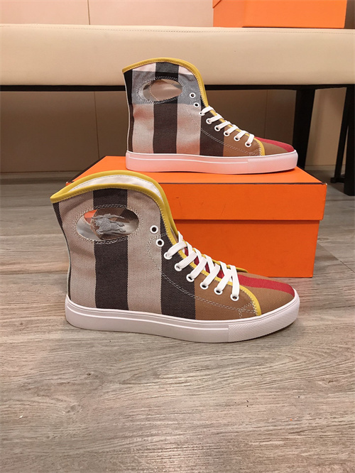 Burberry Shoes-M-518