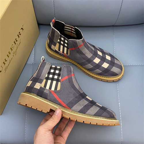 Burberry Shoes-M-521