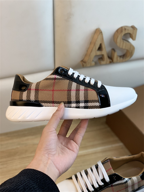 Burberry Shoes-M-547