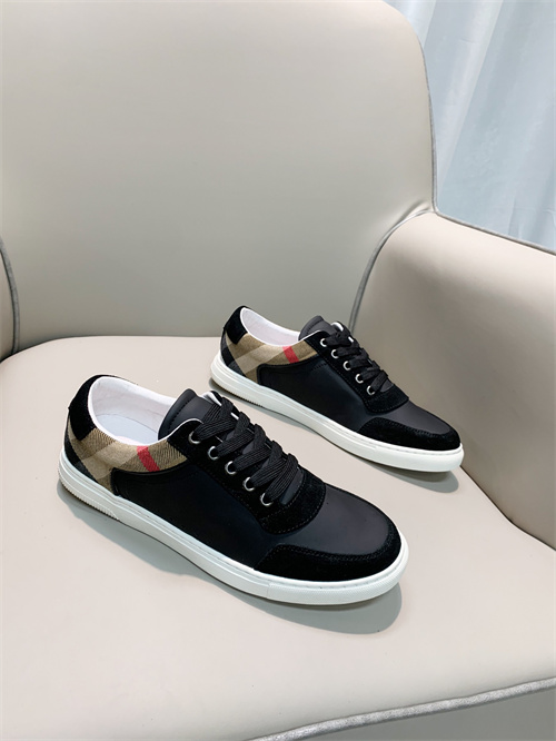 Burberry Shoes-M-570