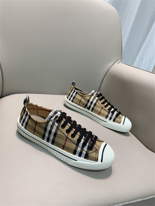 Burberry Shoes-M-577