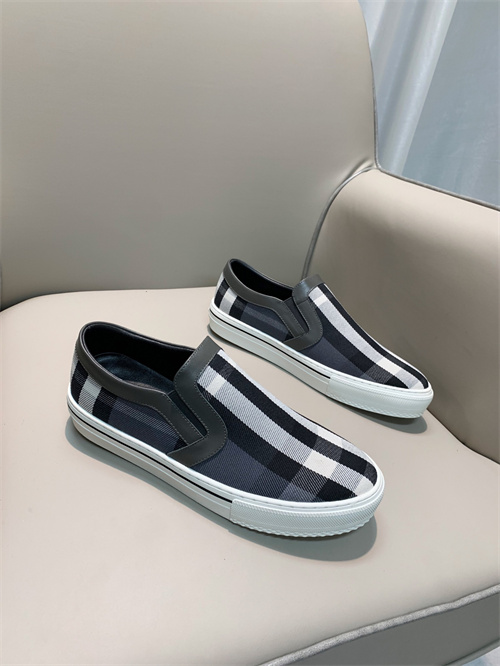 Burberry Shoes-M-580