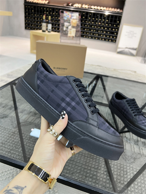 Burberry Shoes-M-592