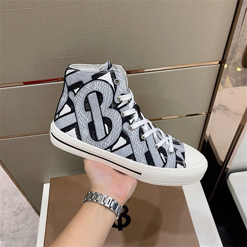 Burberry Shoes-M-611