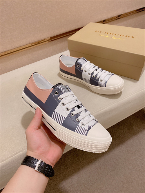 Burberry Shoes-M-620
