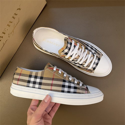 Burberry Shoes-M-627