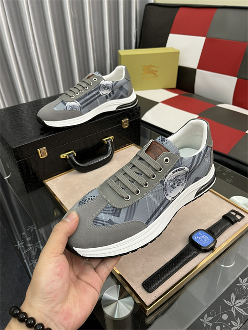 Burberry Shoes-M-641