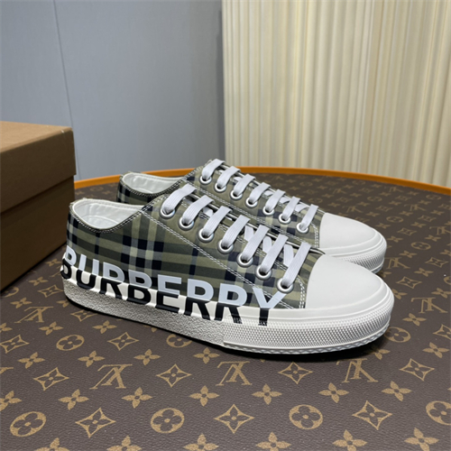 Burberry Shoes-M-684