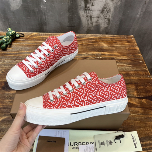 Burberry Shoes-M-688