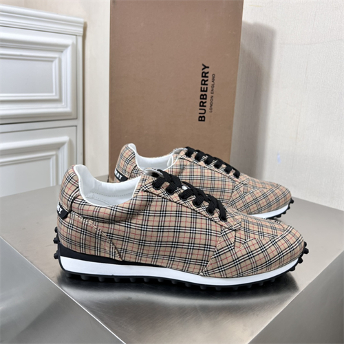 Burberry Shoes-M-704