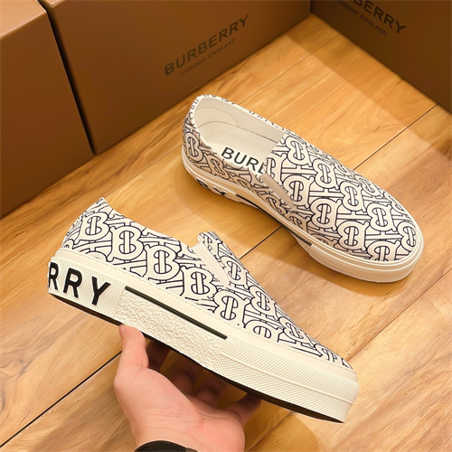 Burberry Shoes-M-717