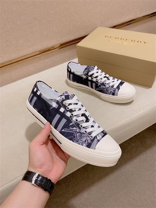 Burberry Shoes-M-727