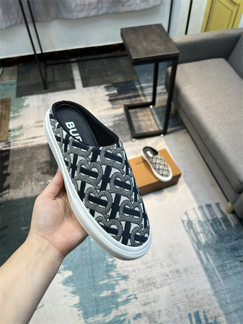 Burberry Shoes-M-739