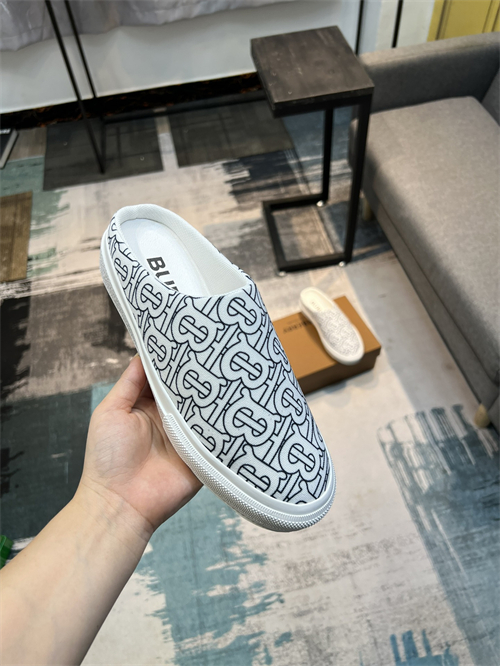 Burberry Shoes-M-740