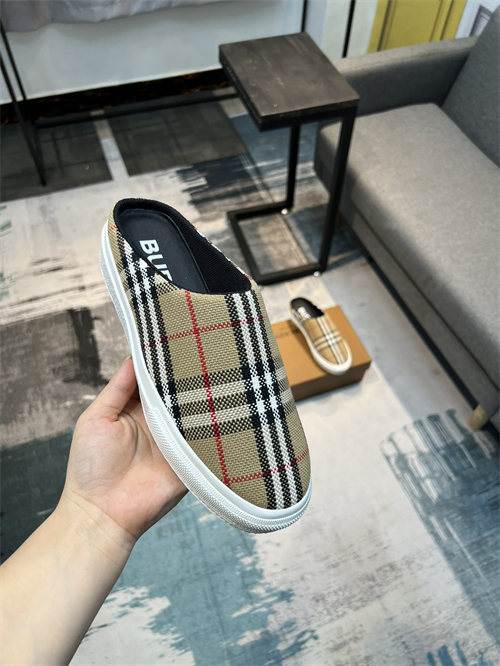 Burberry Shoes-M-741