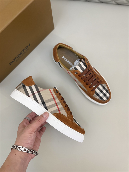 Burberry Shoes-M-758