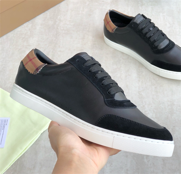 Burberry Shoes-M-850