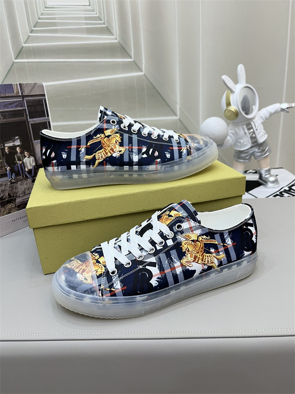 Burberry Shoes-M-858