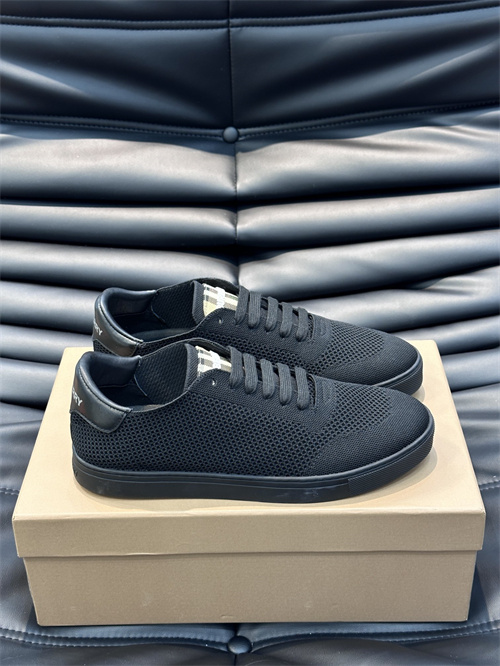 Burberry Shoes-M-0892